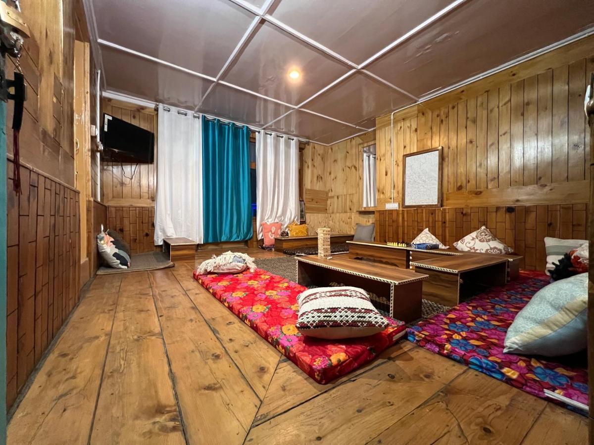 Hostel The Vagabond Manali Exterior foto