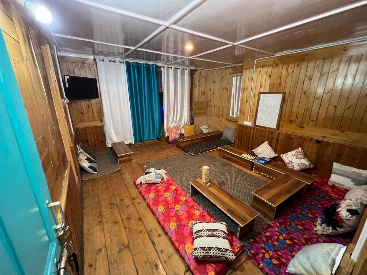 Hostel The Vagabond Manali Exterior foto